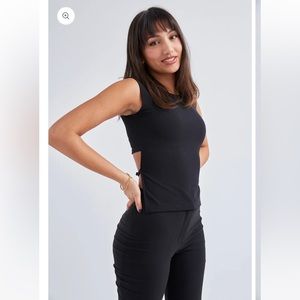 Susamusa The Gina top in black